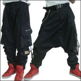 Quel est ce style de pantalon qui se porte vraiment taille basse ? (Hé les garçons, on voit votre caleçon ! )