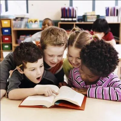 Comment s'appelle le gros livre où les élèves trouvent tous les mots de la langue française ?