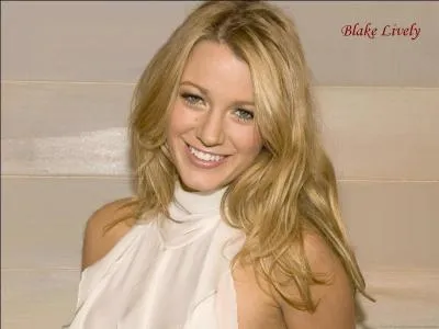 Que met Blake Lively durant quelques minutes sur les pointes de ses cheveux pour les hydrater avant de faire son shampooing ?