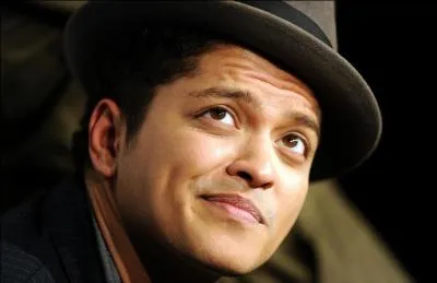 Bruno Mars a choisi "Mars" comme nom de scène car les filles lui disaient qu'il venait d'une autre planète :