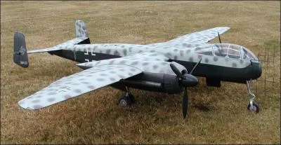 Le projet du He 219 « Uhu » (hibou grand-duc) démarra durant l'été :