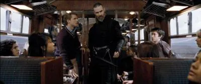 Lors de l'année scolaire 1997-1998, dans "Harry Potter et les Reliques de la Mort" (Partie I), l'Armée de Dumbledore fomente une rébellion. Elle est liée à l'appointement de Severus Rogue en tant que directeur de Poudlard et à l'arrivée de deux nouveaux professeurs Mangemorts. Qui sont-ils ?