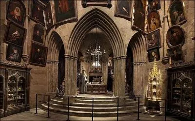 L'Armée de Dumbledore reste toujours désireuse d'aider Harry Potter. Quel objet Neville Londubat, Ginny Weasley et Luna Lovegood tentent-ils de dérober dans le bureau de Severus Rogue ?