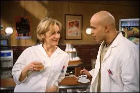 Clara est sortie avec un ado. Quel âge a l'ado ?