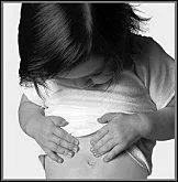 Quelle est la signification de l'expression "se regarder le nombril" ?