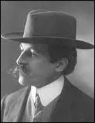 Sur cette photo, un écrivain français de renom, auteur d'un grand nombre de romans policiers. Surtout, il est le créateur du célèbre personnage d'Arsène Lupin. Comment ce monsieur Leblanc se prénomme-t-il ?