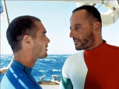 Ce film de Luc Besson évoque les relations tumultueuses entre deux hommes passionnés de plongée en apnée, Jacques Mayol et Enzo Molinari, rôles assurés respectivement par Jean-Marc Barr et Jean Reno.