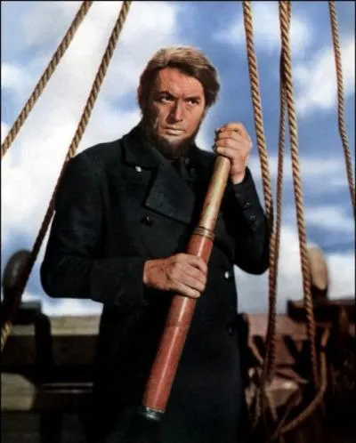 Dans ce film de John Huston (1956), Gregory Peck se retrouve dans le costume d'Achab, capitaine de baleinier dont le corps porte les traces d'une lutte sans merci avec une baleine blanche. Il n'a de cesse de poursuivre l'animal, quitte à mettre en péril sa vie et celle de son équipage.