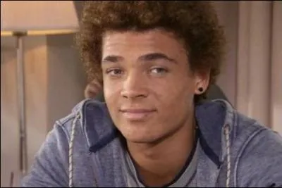 Comment s'appelle la copine de Baptiste ?