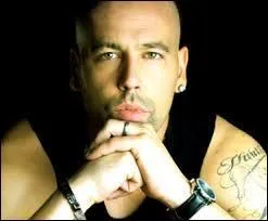 À quel groupe appartenait SINIK ?