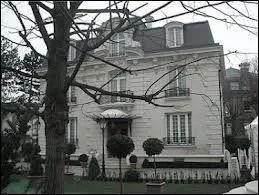 Encore un charmant pied-à-terre de 700 m2, au luxe insolent, avec robinets en or, et marbre de carrare, 6 chambres réservées aux domestiques, pour le président de la République du Congo : c'est "la villa Suzette", au Vesinet...