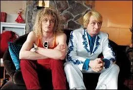 De quelle star de la chanson française Jean-Paul Rouve incarne-t-il le sosie dans le film "Podium" ?