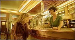 Comment s'appelle le café où Amélie est serveuse dans le film "Le Fabuleux Destin d'Amélie Poulain" ?