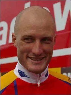 Quel cycliste a remporté la quatorzième étape ?