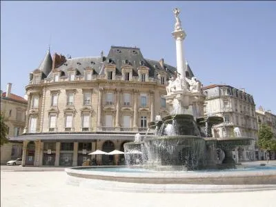 Dans quelle région a-t-on pu voir l'arrivée de la quinzième étape ainsi que le départ de la seizième étape ?