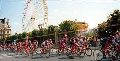 Quelle est la ville d'arrivée du Tour de France 2015 ?