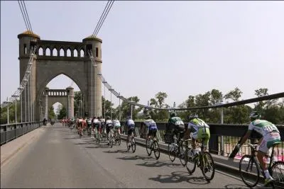 Quand a eu lieu la septième étape de Livarot à Fougères ?