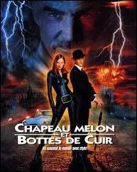En 1998, nous avons eu droit à la sortie de "Chapeau melon et bottes de cuir", film se voulant être la version cinéma de la fameuse série britannique. Dans le long-métrage, quel acteur joue le rôle de John Steed ?