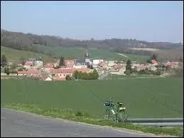 Peupl&eacute; de 64 habitants, Jumigny est un petit village picard de l'arrondissement de Laon, situ&eacute; dans le d&eacute;partement ...