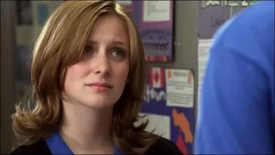 Quel est le prénom de l'actrice qui joue Holly J ?