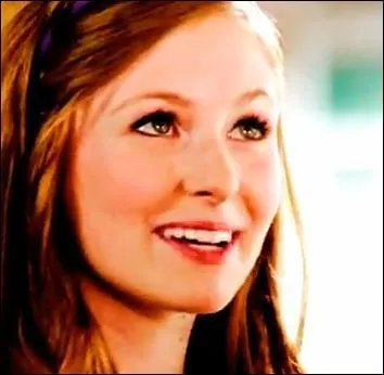 Combien Holly J a-t-elle eu de relations ?