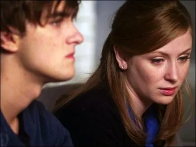 Comment s'appelle la mère de Holly J ?