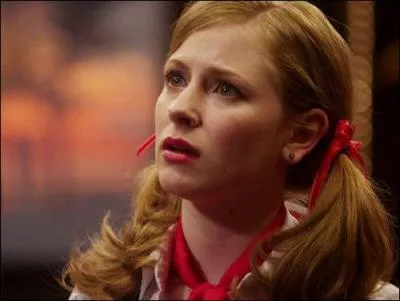 Que cache Holly J à Anya et Fiona ?