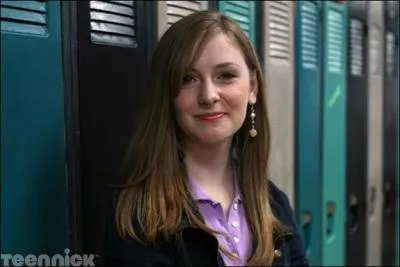 Quel est le nom du restaurant où travaille Holly J ?