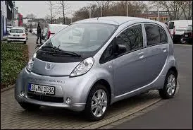 Cette voiture est une ...