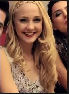 Mechi a commenc&eacute; sa carri&egrave;re de mannequin en tournant une pub pour...