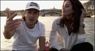 Dans quelle chanson pouvez-vous entendre ce morceau 
"On sèche les cours, la flemme marque le quotidien
Être en couple, ça fait mal que quand t'y tiens
Même si j'ai rien à prouver, j'me sens un peu seul
J'ai toujours pas trouvé la pièce manquante du puzzle" [...] ?