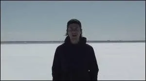 Dans "Tempête", où l'homme inanimé est-il mort ?