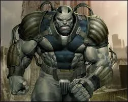 Qui apparaît sur la scène après le générique ?