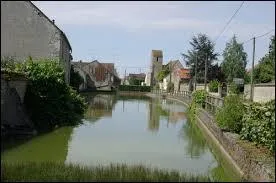 Village francilien du Parc Naturel du Gâtinais français, Garentreville se situe dans le département ...