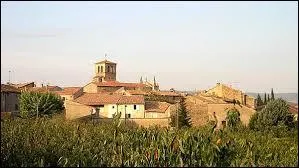 Village rhônalpin, Lachapelle-sous-Aubenas se situe dans le département ...