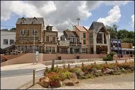 Nous partons visiter la maison du biscuit, à Sortosville-en-Beaumont. Village Manchot, il se situe en région ...