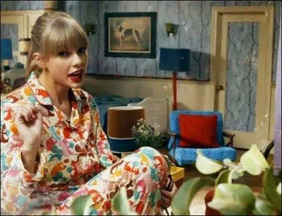 La chanteuse connaît également un gros succès avec cette chanson. De quel clip provient cette image ?