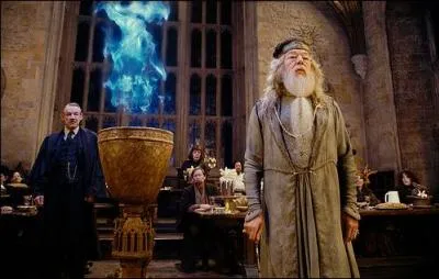 Vers la fin de "Harry Potter et la Coupe de Feu", les étudiants apprennent que Cédric Diggory a été assassiné par Lord Voldemort. Le Ministère de la Magie ne souhaitait pas que cette annonce soit faite car il refusait de reconnaître le retour du Seigneur des Ténèbres. Quelle personne décide de faire cette annonce ?
