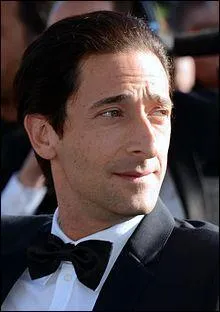 Comment peut-on qualifier le nez d'Adrian Brody ?