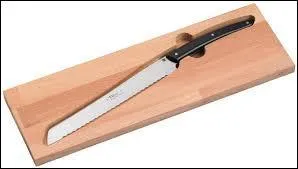 Jetez un bon coup d'oeil à ce type de couteau puis citez-moi le genre d'aliment pour lequel il est destiné :