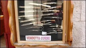 Comment appelle-t-on un artisan qui fabrique/vend des couteaux ?