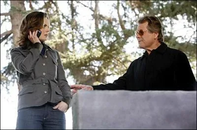 Pourquoi Bones et Max travaillent-ils ensemble dans l'épisode 18 ?