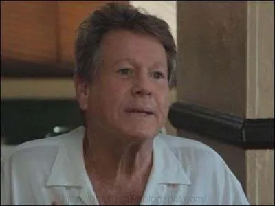 Pourquoi Brennan n'a pas reconnu son père, la première fois qu'il est apparu dans la série ?