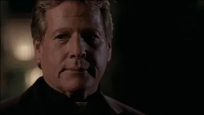 La première fois que Max, rencontre Temperance et Seeley, en quoi est-il déguisé ?