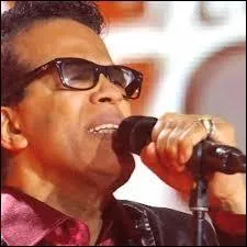 Qui est ce (cette) candidat(e) qui était dans l'équipe de Louis Bertignac ?