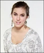 Qui est ce (cette) candidat(e) qui était dans l'équipe de Louis Bertignac ?