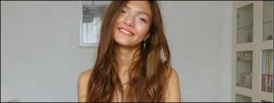 Comment s'appelle son amie ?