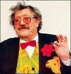 Lequel de ces hommes connaît-on sous le surnom "Pompon" ?