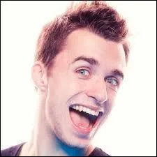 Côté Gameurs/Gamers cette fois, cette personne partageant une chaîne avec Cyprien est :