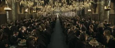 Vers la fin de "Harry Potter et la Coupe de Feu", Albus Dumbledore se charge d'annoncer à Poudlard que Cédric Diggory a été tué par Lord Voldemort. Comment débute-t-il son allocution ?
